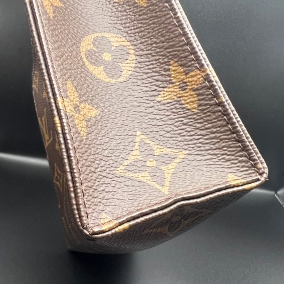 LOUIS VUITTON Toiletry 19 Pouch (Brand New! Never Used) - Picture 6 of 9